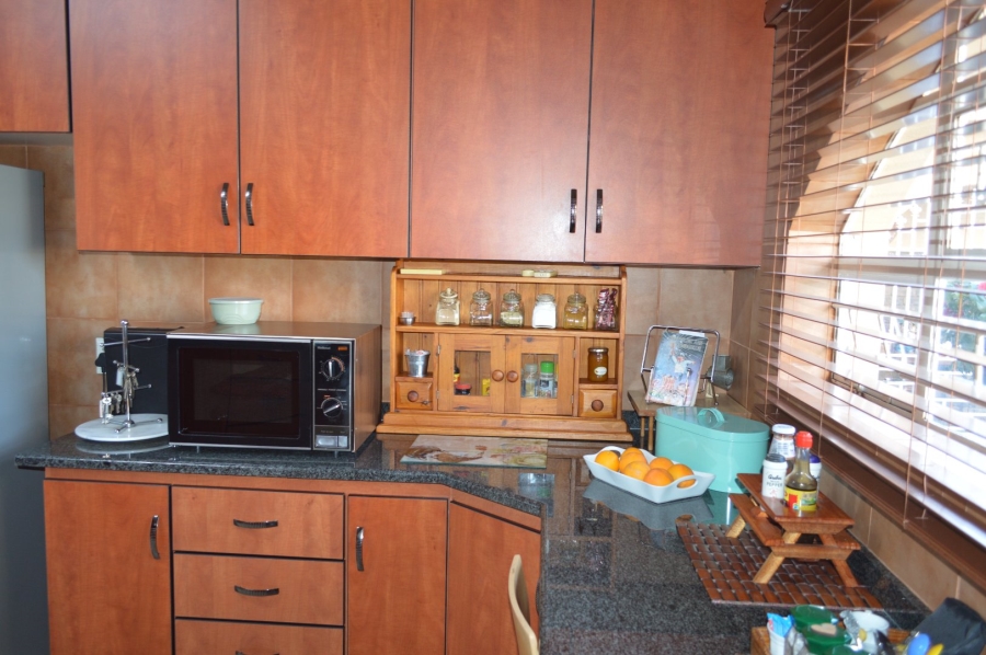 6 Bedroom Property for Sale in Flamwood North West
